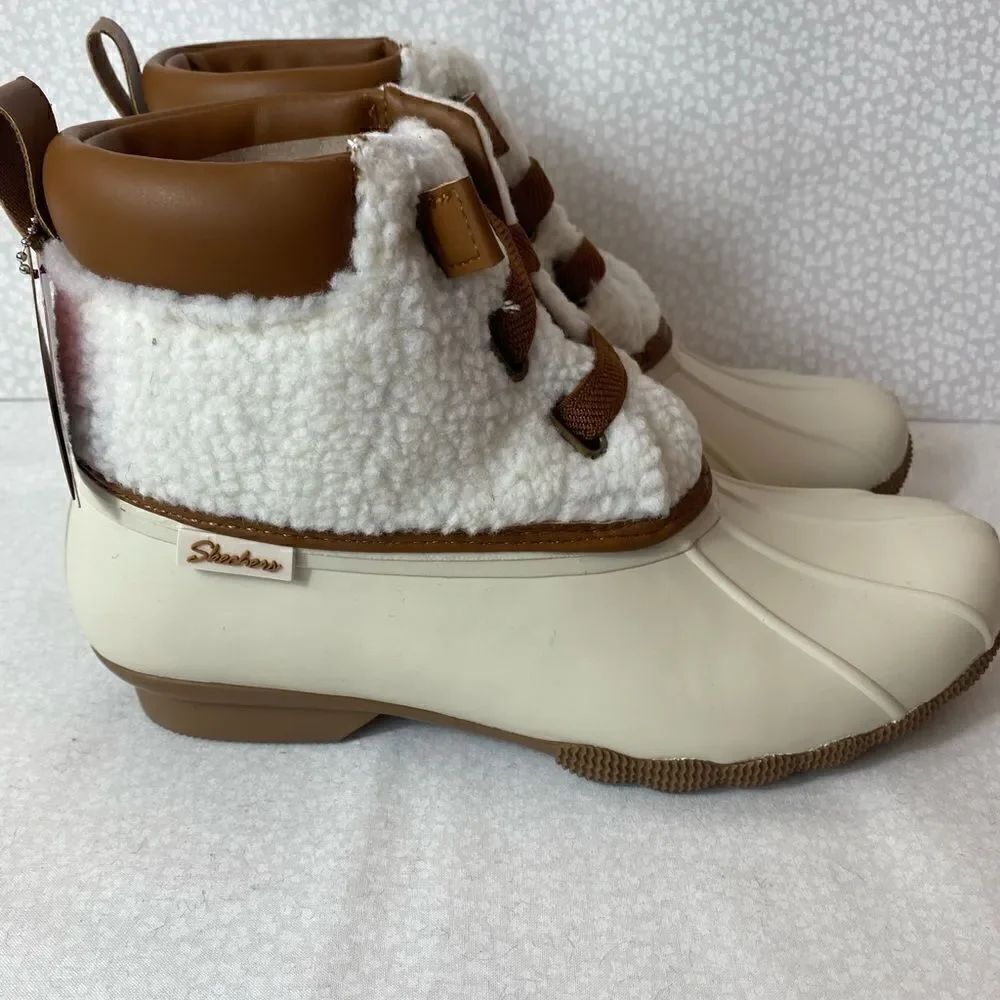 Skechers Women's Size 8 Pond Sherpa Snuggle Waterproof Duck Boots